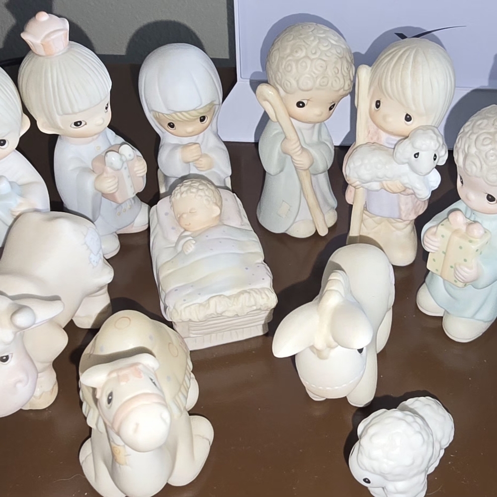 Nativity Scene Figurine Set